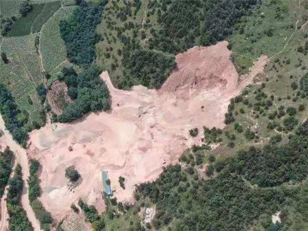 河南盧氏縣一山體生態環境遭嚴重破壞 礦山修復疑走形式被叫停