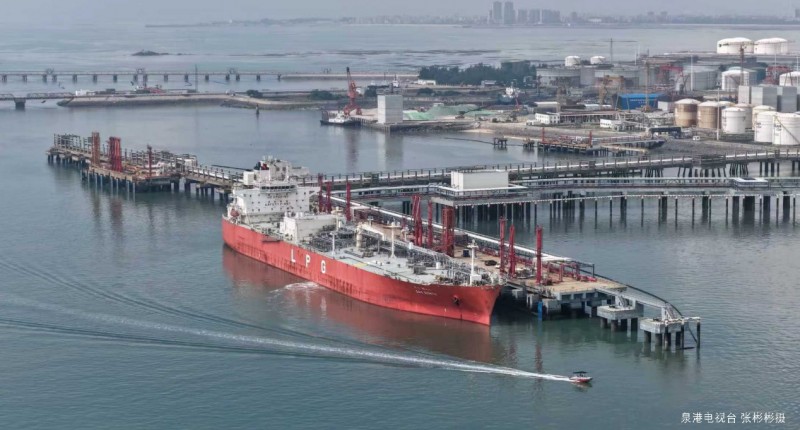 “船-港-厂”直输首航成功，中燃湄洲湾助力泉港C4产业链贯通
