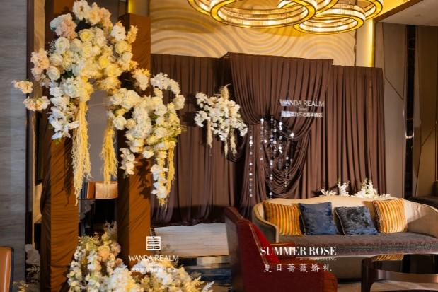 【爱意落山河】 泰安富力万达嘉华酒店2025婚礼沙龙圆满落幕