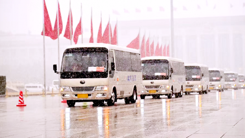 一辆车的“两会”足迹，一个产业的高端化进程