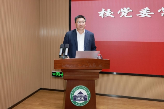 首届武汉大学燕宝奖学金颁奖仪式暨座谈会举行